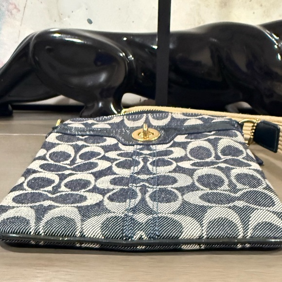 Coach Signature Crossbody Blue Denim Messenger Bag Only Used ONCE - Picture 5 of 10